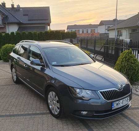 Skoda Superb cena 49500 przebieg: 248000, rok produkcji 2014 z Brzeg małe 154